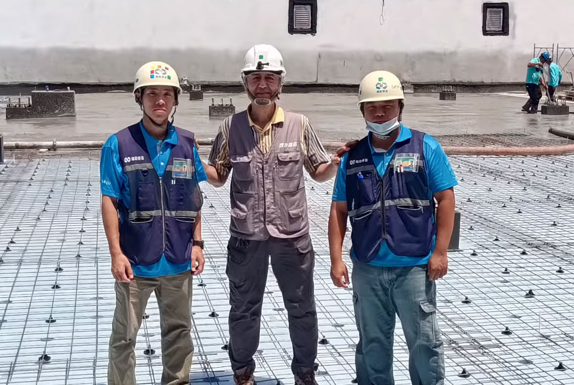 高雄鳳山三井 Lalaport 採用齊步公司研發之「加強結構型屋頂隔熱組件」